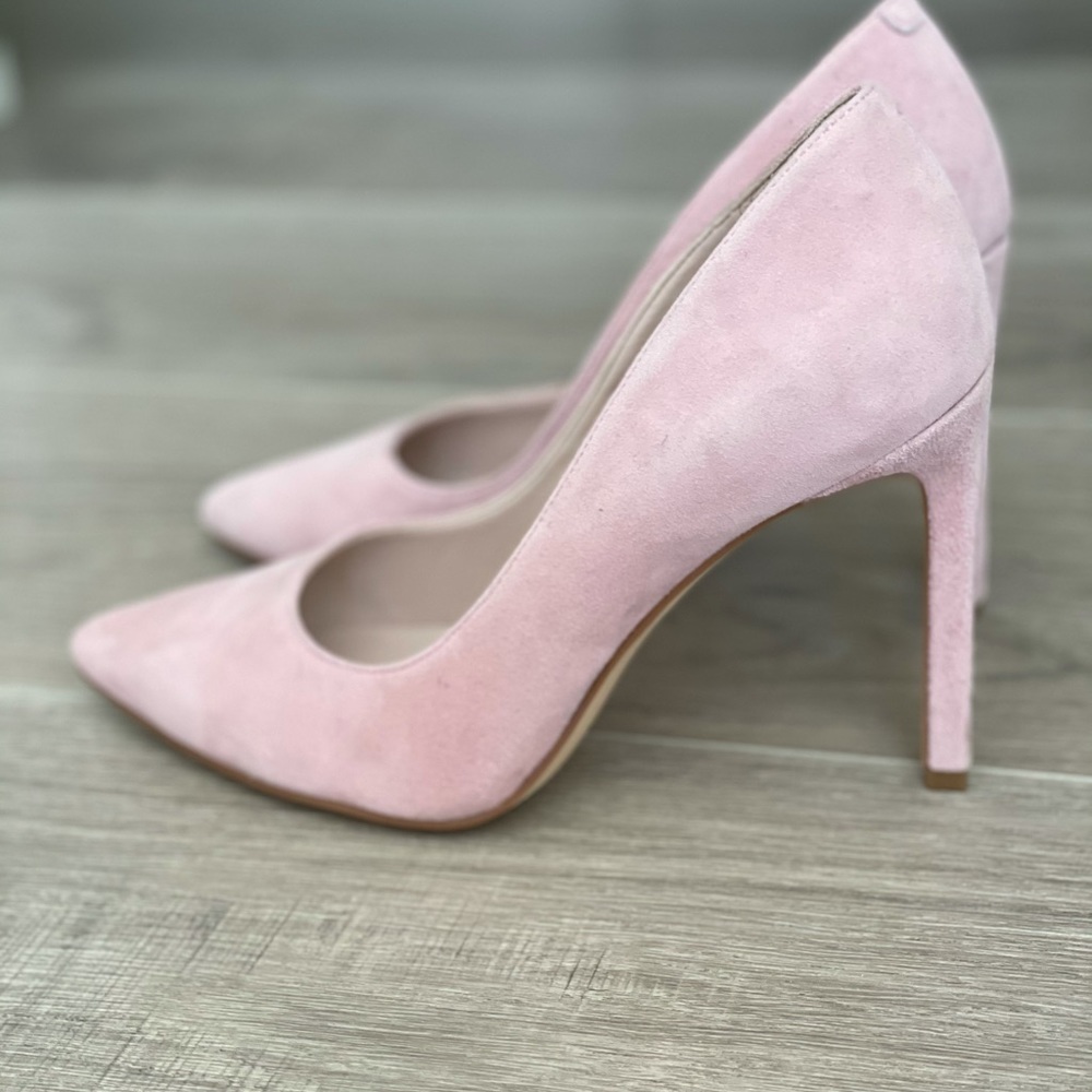 Pink pumps